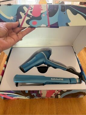 BaByliss Nano Titanium Hair Straightener in Metallic Teal and White